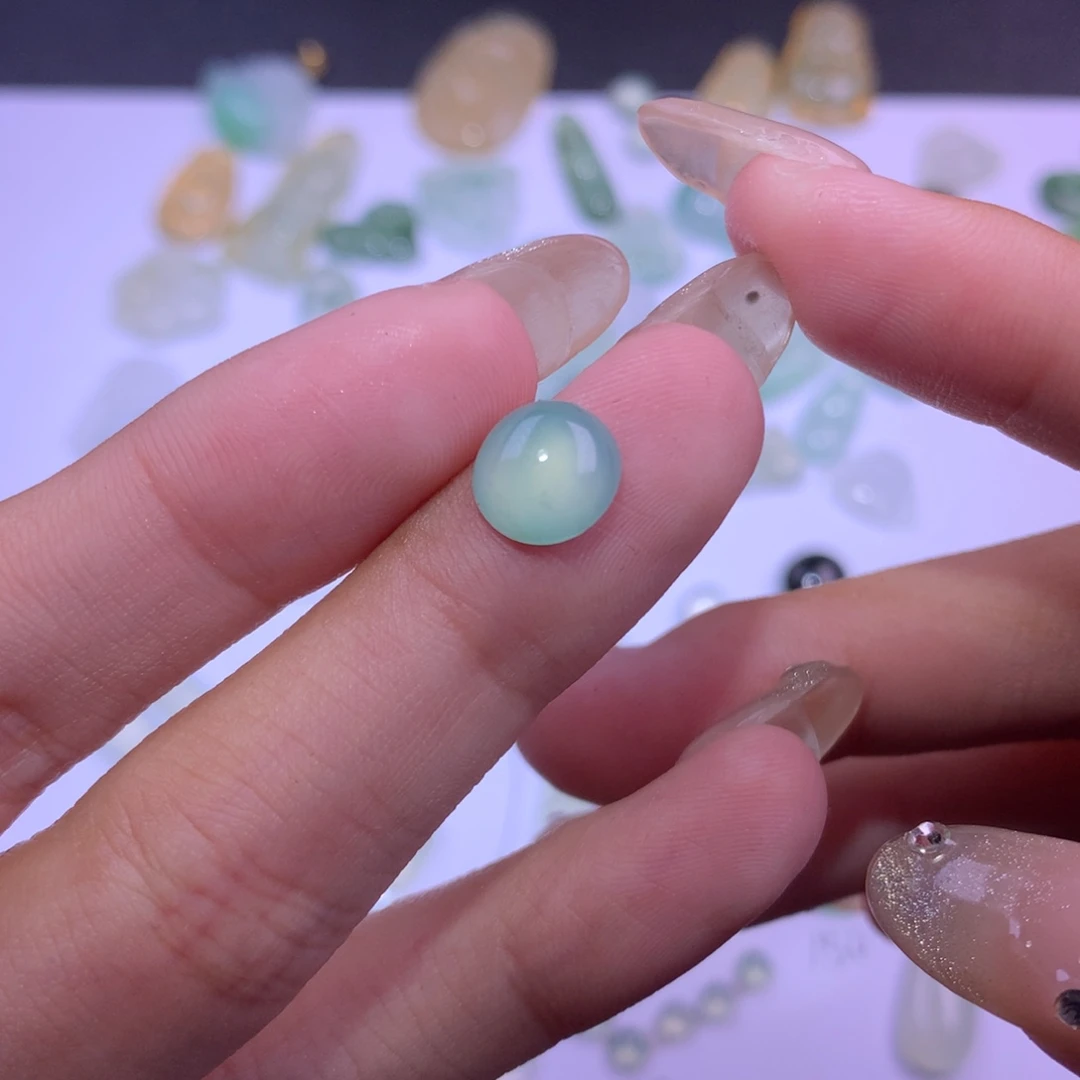 翡翠未镶嵌颈饰蛋