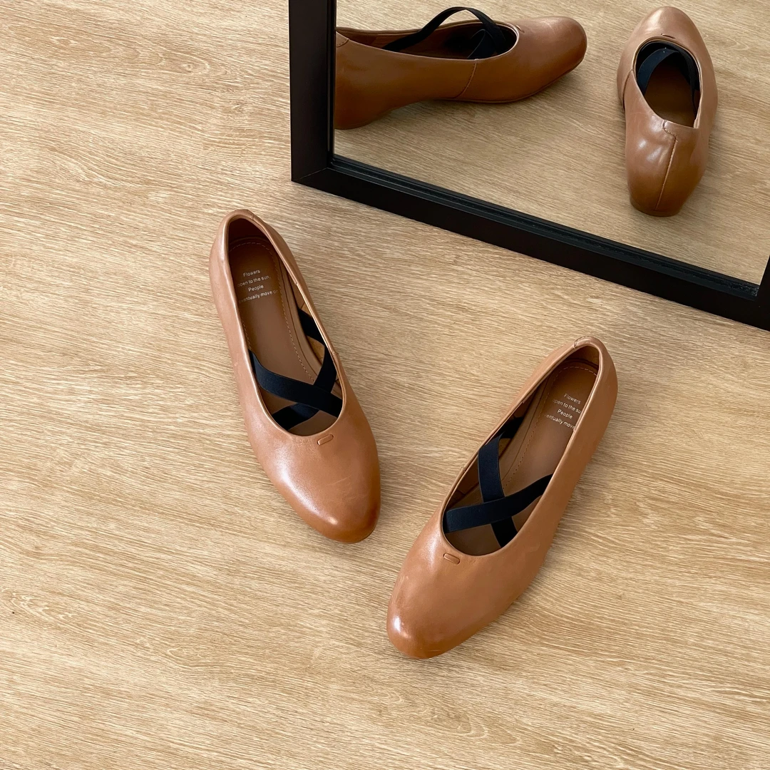 HUSSLOVE 头层水洗牛皮·跟高3CM·复古法式文艺时髦圆头内增高单鞋