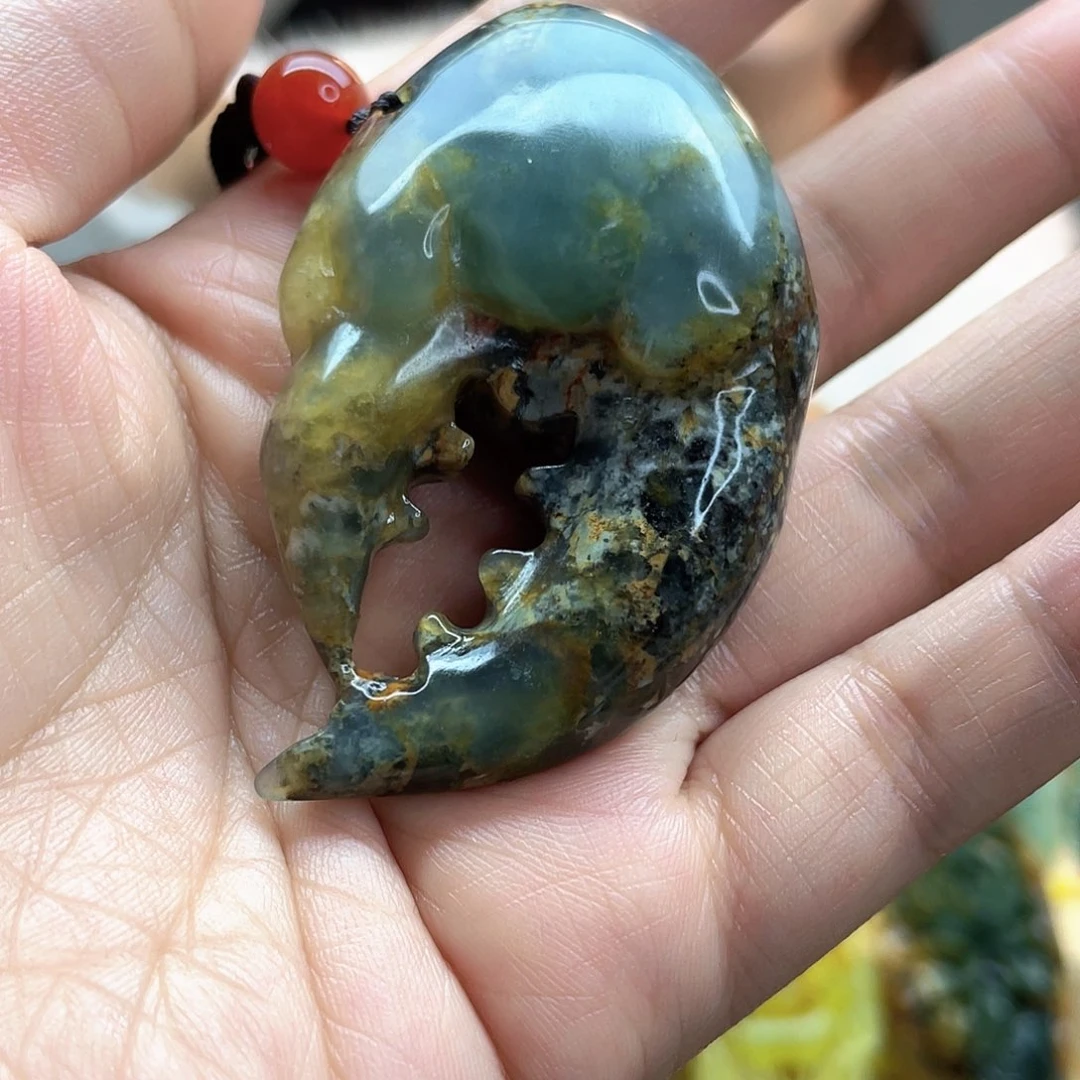 蛇纹石玉颈饰未镶嵌
