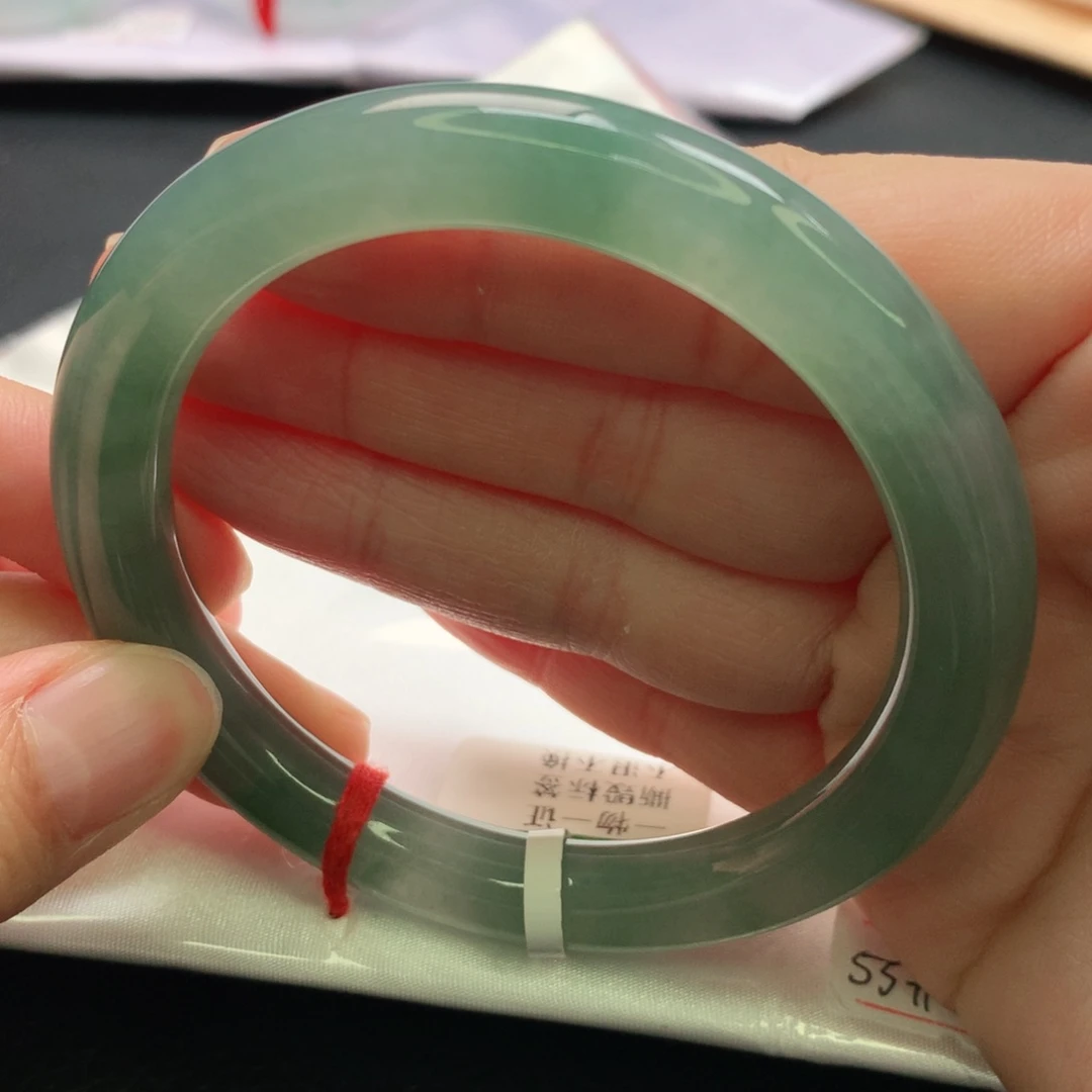 翡翠手镯未镶嵌5556圈