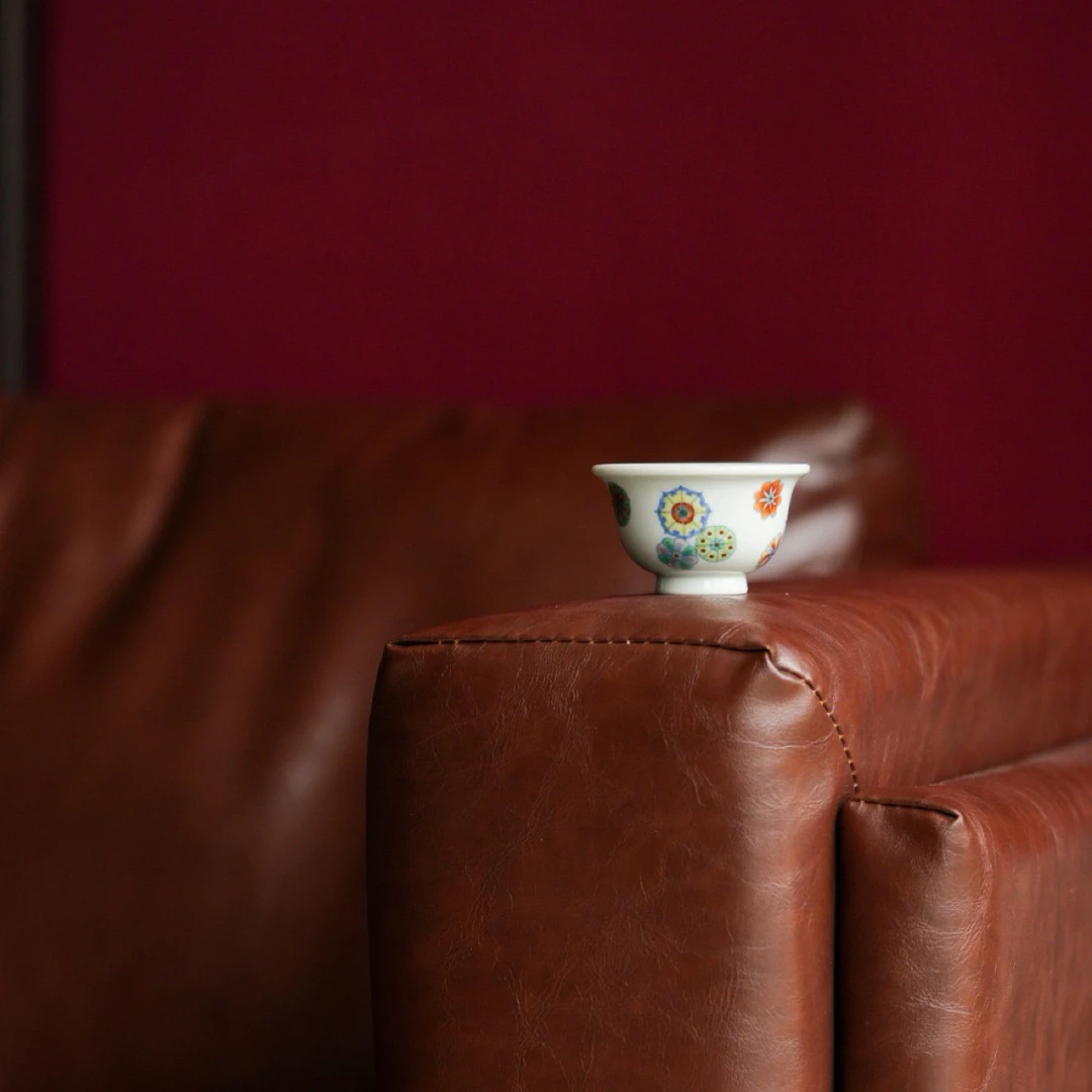 《芳芳吖》谈窑斗彩皮球花小压手杯（口径6.5，容量50）