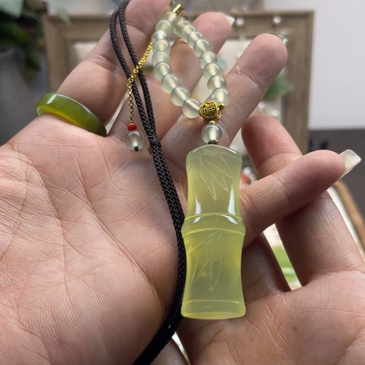 蛇纹石玉吊坠未镶嵌盛**年