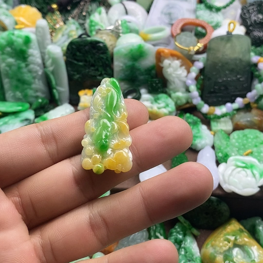 翡翠未镶嵌颈饰白菜