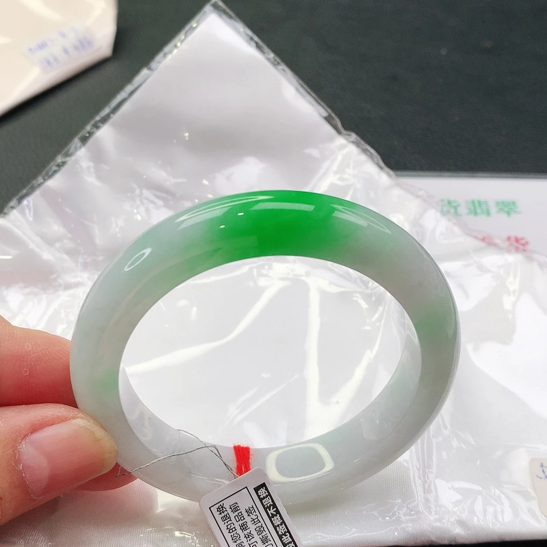 未镶嵌手镯翡翠天然翡翠手镯