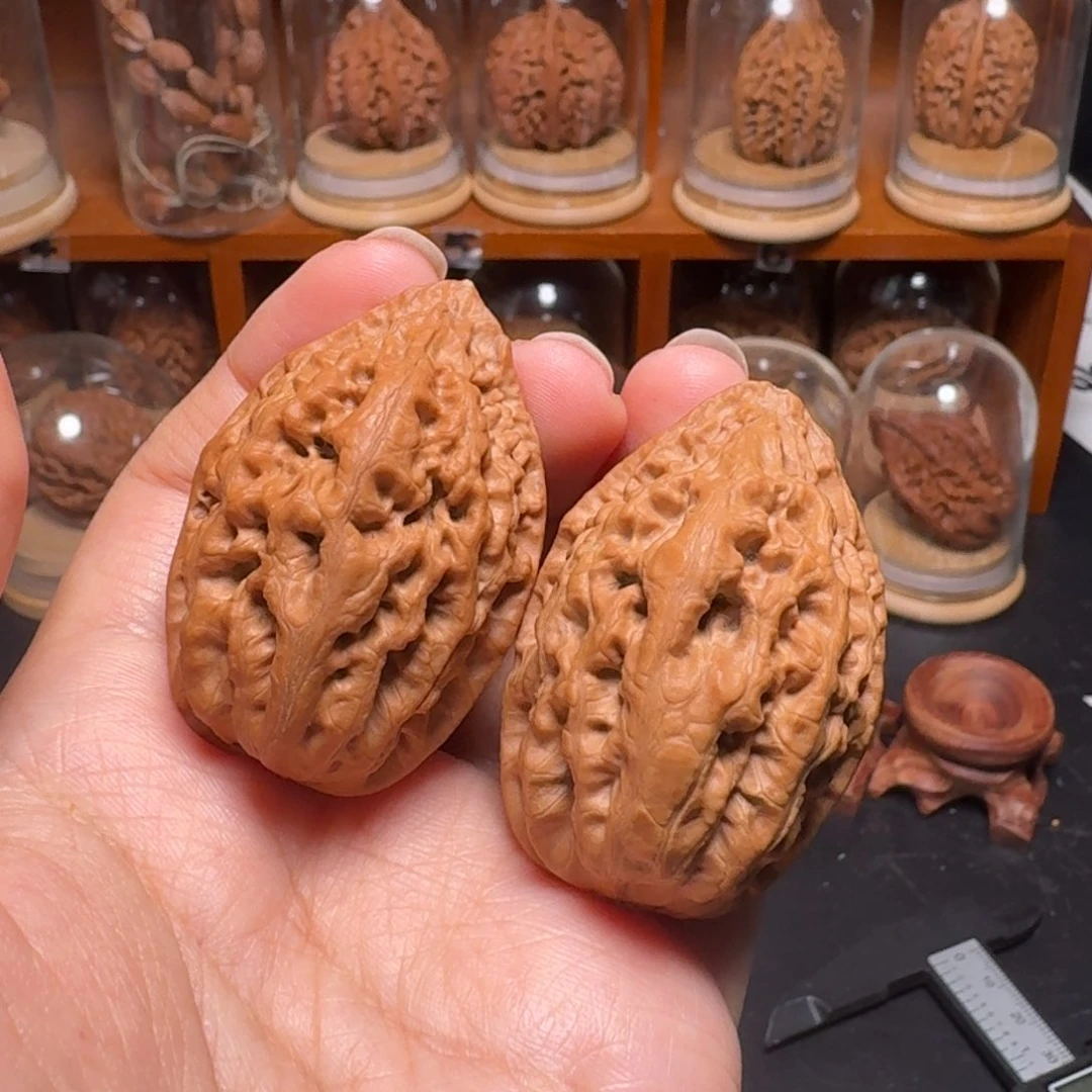 文玩核桃把件粗筋绣花鞋