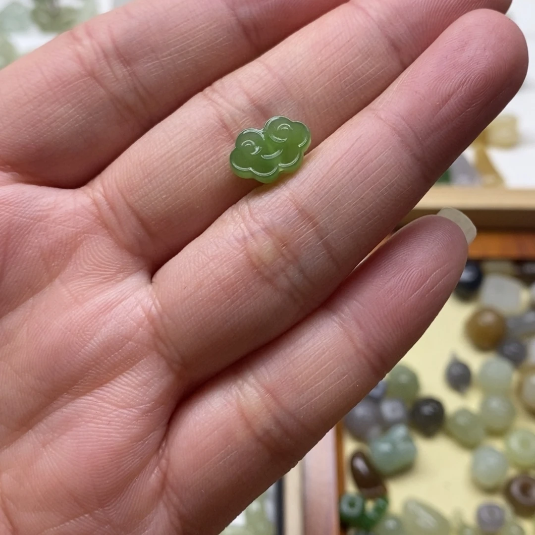 咿***呀和田玉未镶嵌颈饰