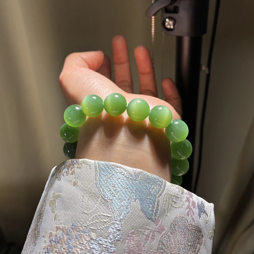 和田玉俄碧冰底高品质绿猫眼卡12