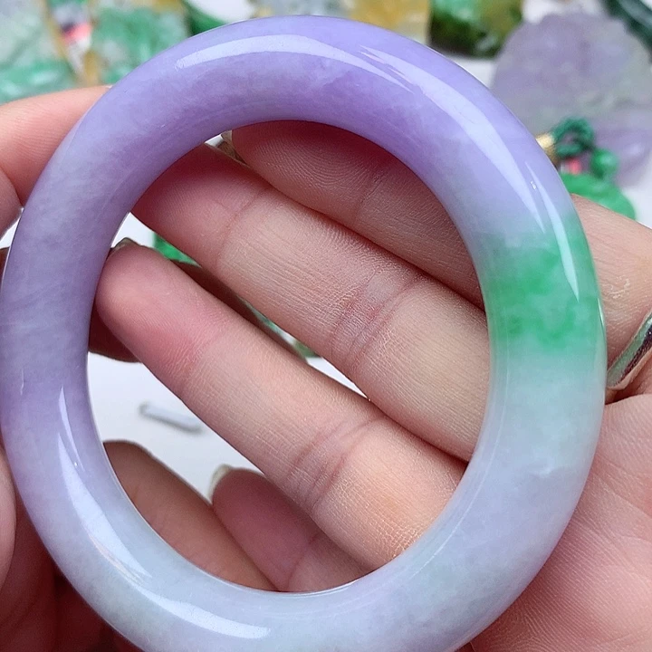 翡翠手镯未镶嵌翡翠