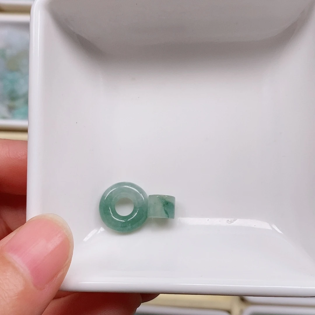 翡翠未镶嵌吊坠(不含链)邪****?