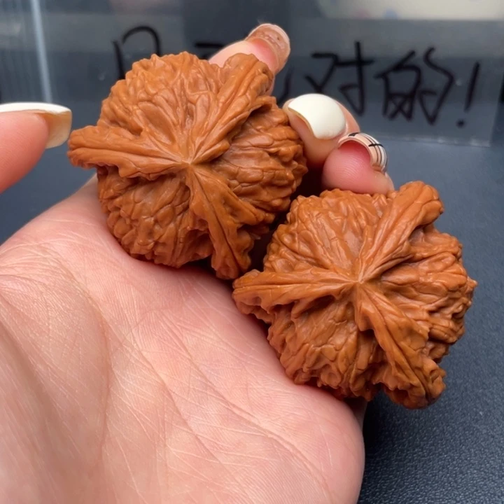 噜***噜文玩核桃吊坠白狮子