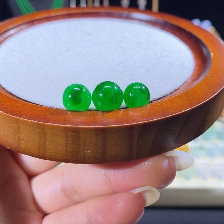 翡翠未镶嵌吊坠(不含链)翡翠冰辣阳绿珠（可单出）