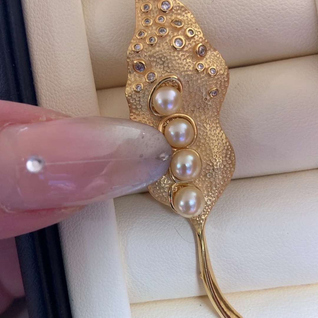 未镶嵌胸饰海水珍珠