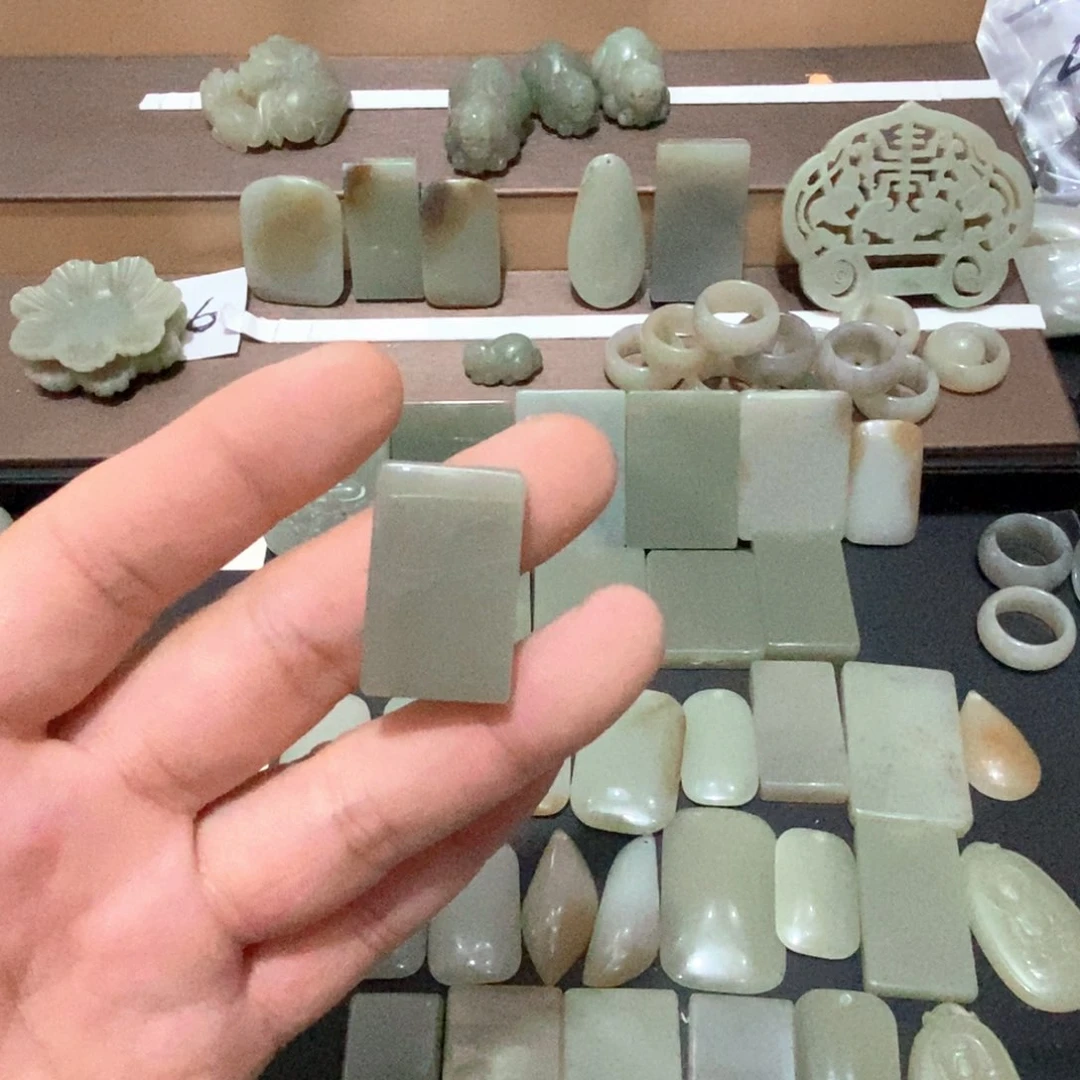 和田玉未镶嵌颈饰大**酒057