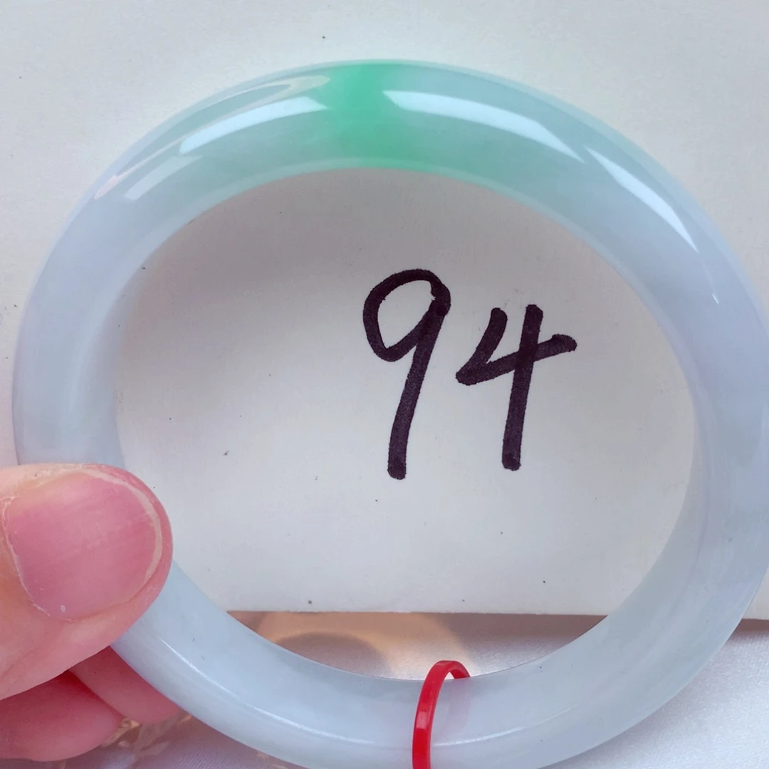 翡翠手镯未镶嵌翡翠