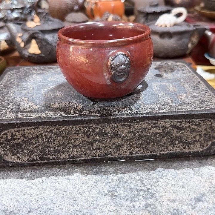 主人杯一个，瓷。。品茗
