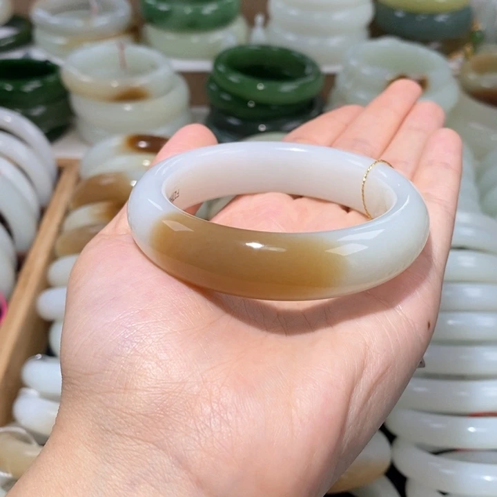 和田玉手镯未镶嵌糖白镯