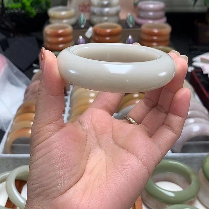 雨***道未镶嵌玉石英质玉（佘太翠）