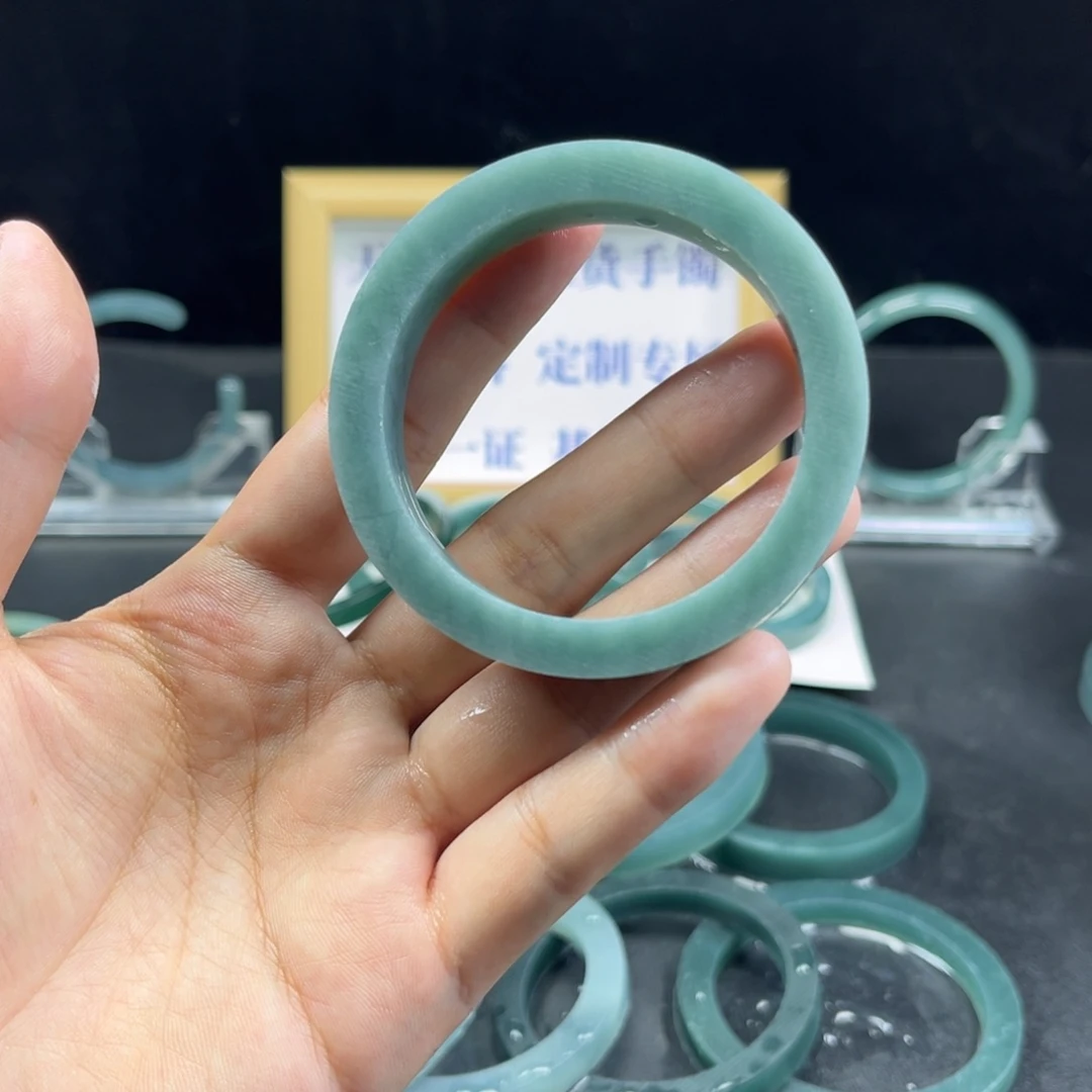 还***好定制翡翠未镶嵌手镯