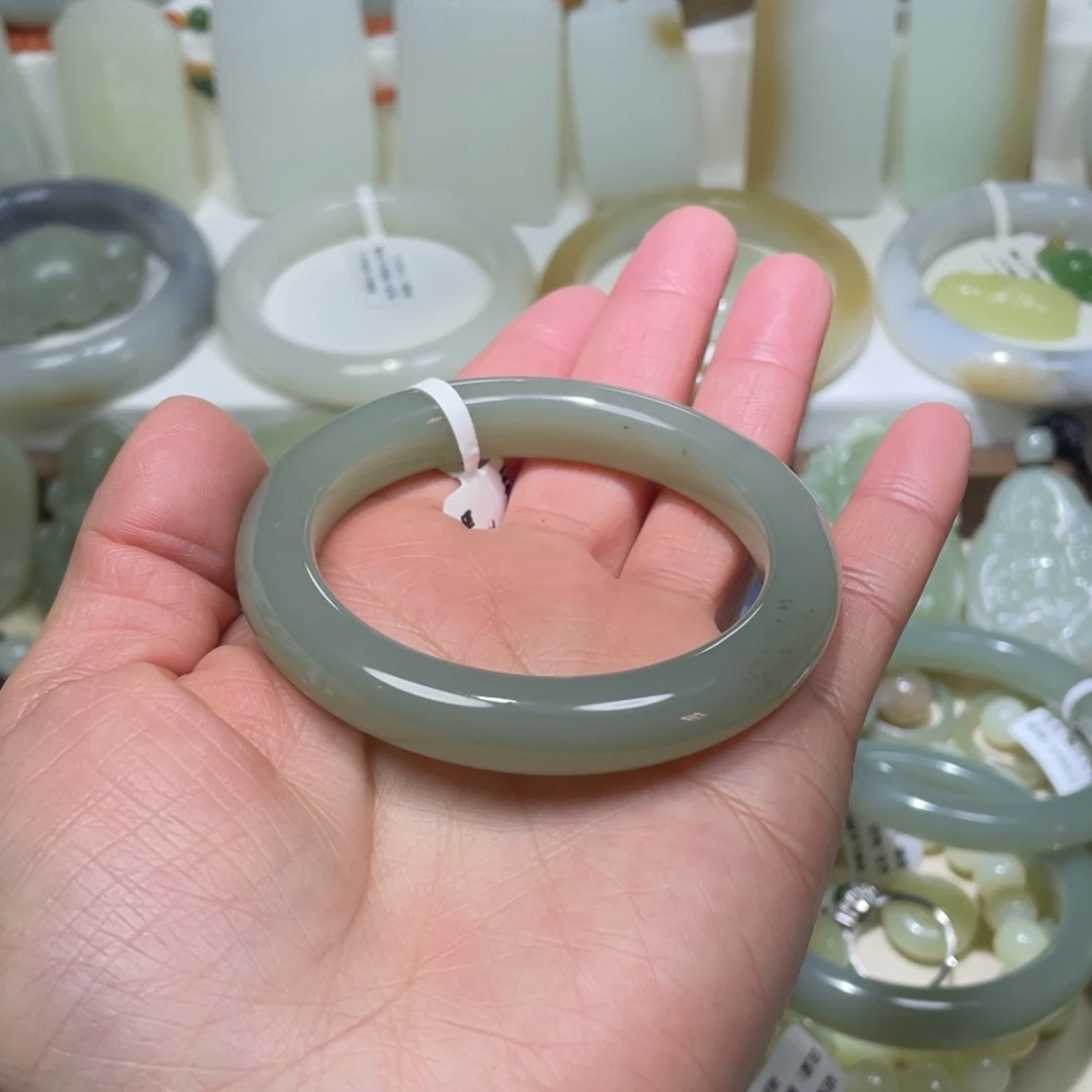 和田玉未镶嵌颈饰52圈口