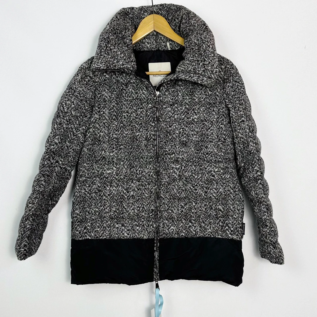 99新 MONCLER 1码 蒙口 黑白毛呢羽绒服 lm3058