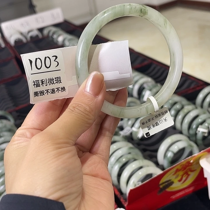 未镶嵌手镯石英岩玉