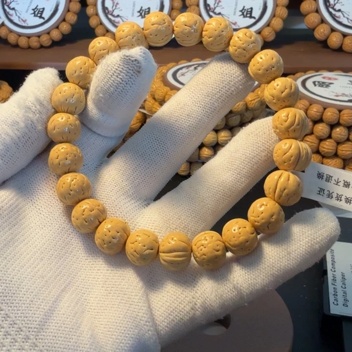 执****精品桃核野生一线天