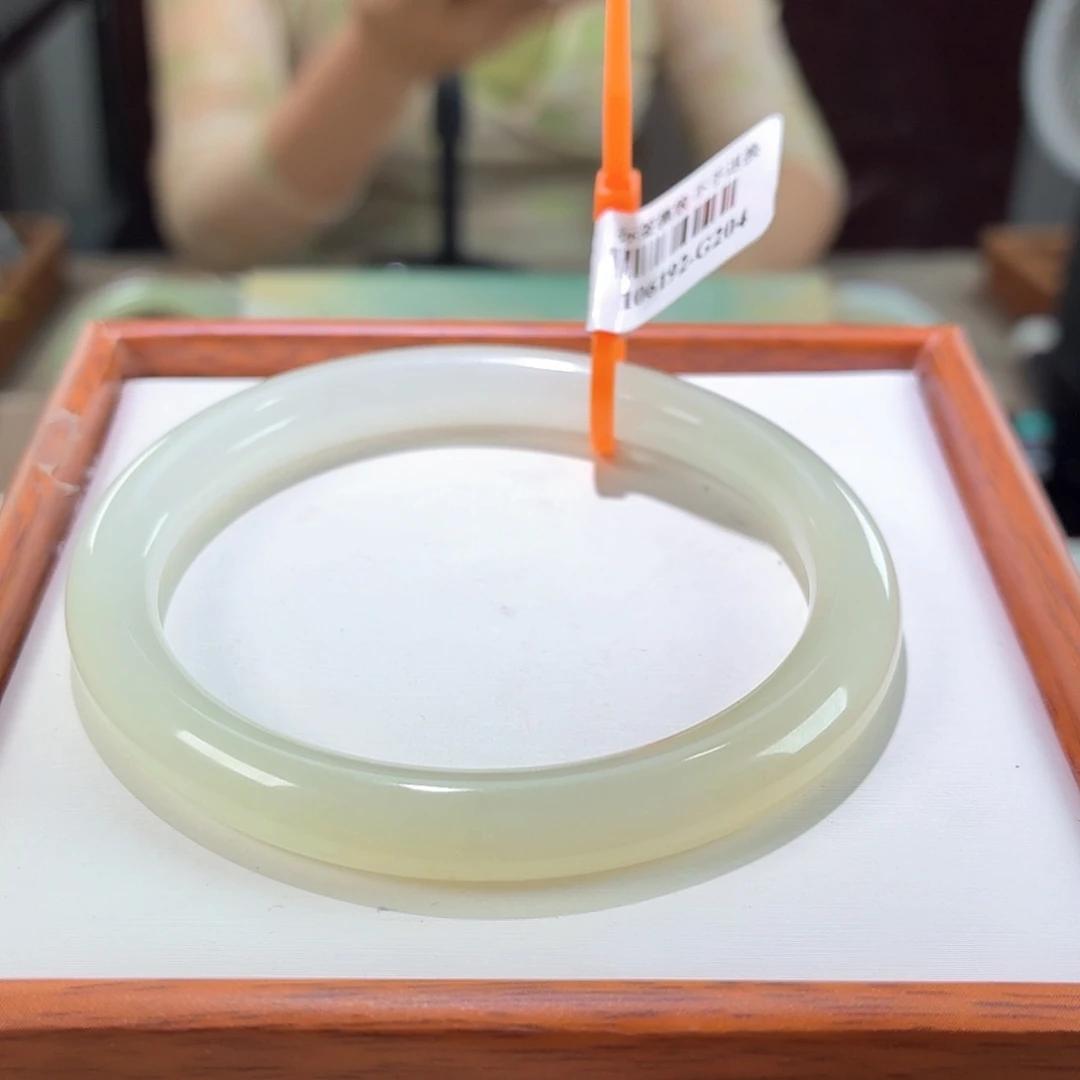 和田玉手镯未镶嵌1。 57