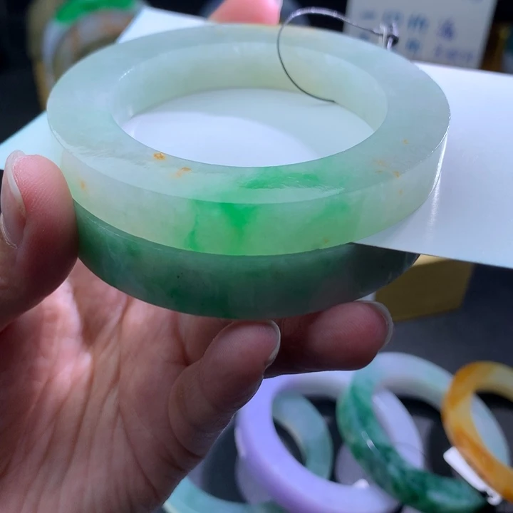 定制翡翠未镶嵌翡翠手镯