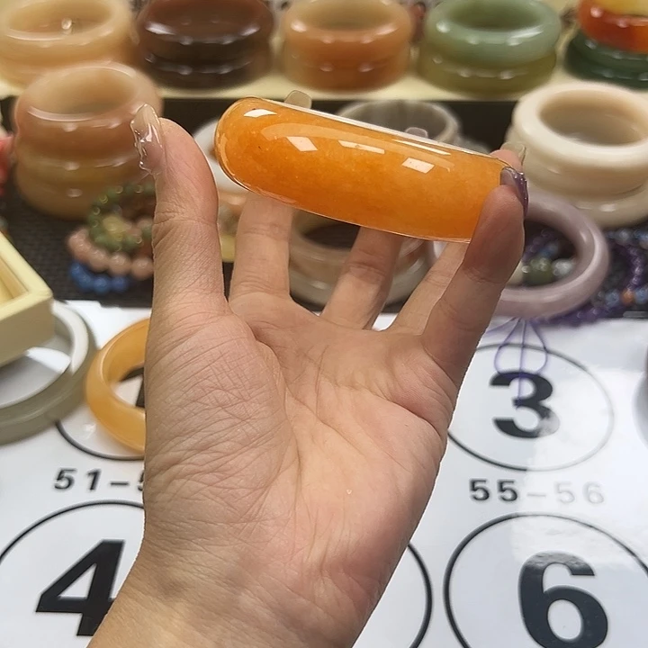 石英岩玉未镶嵌手镯