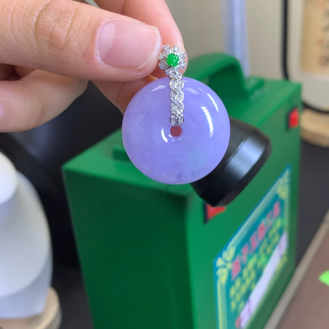 翡翠颈饰18K金镶嵌翡翠