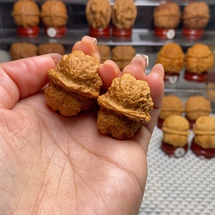 桃核把件5帝王蟾。