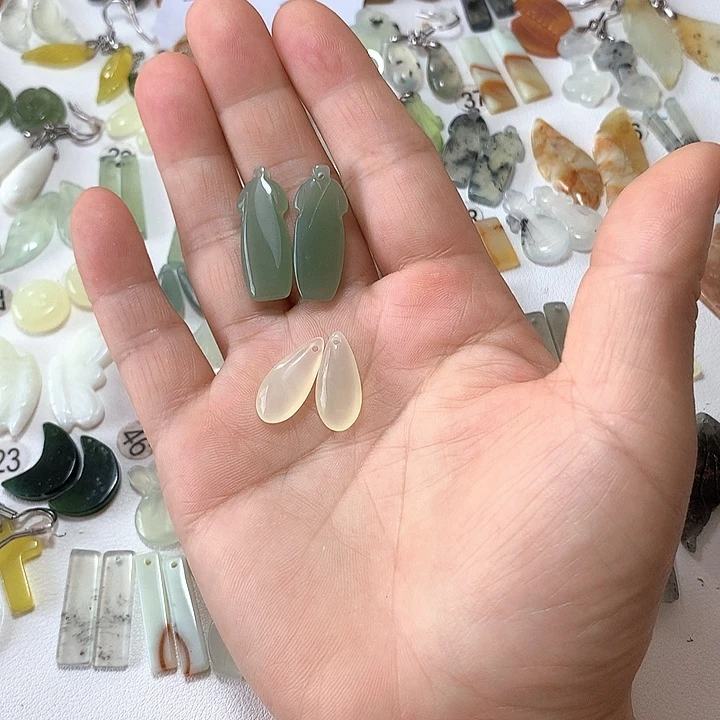 蛇纹石玉未镶嵌耳环