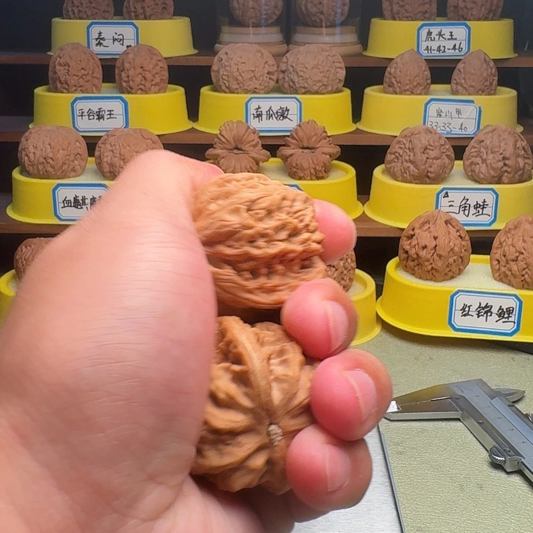 刘***哥把件文玩核桃红锦鲤41全品