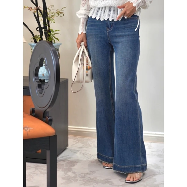 【福利品】翠裳·修身显瘦直筒中高腰喇叭裤牛仔裤