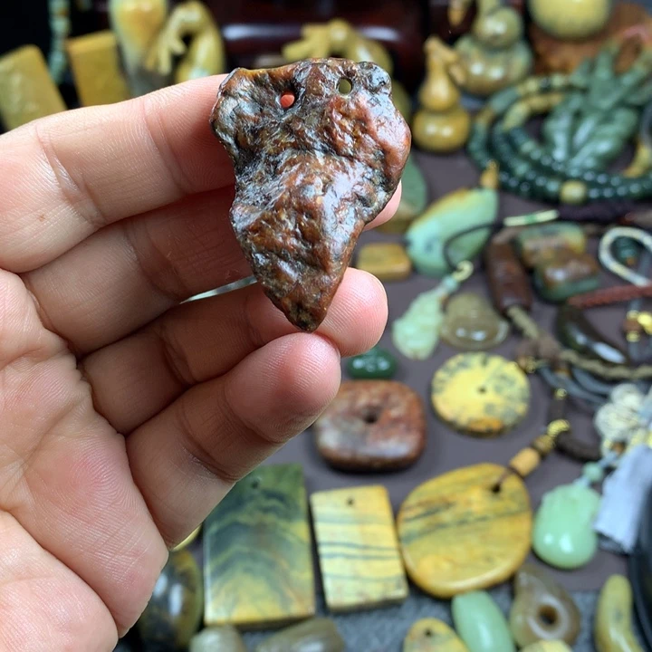 吊坠(赠链)未镶嵌岫岩河磨玉（透闪石质玉）