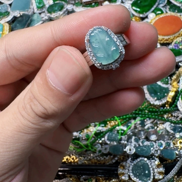 翡翠未镶嵌颈饰天然A货翡翠放漏