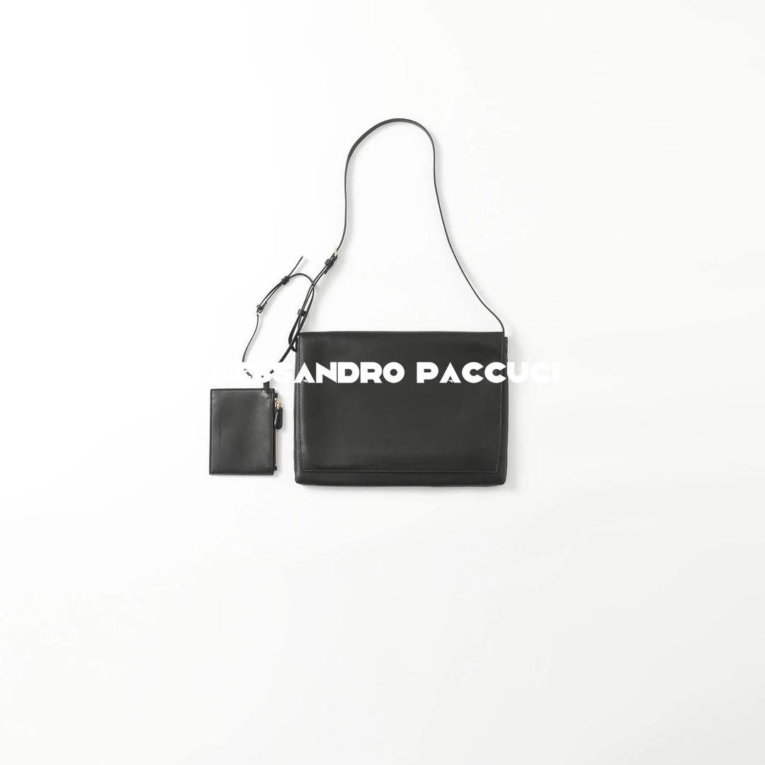 AP洛哥52069BD【羊皮邮差包】翻盖可调节肩带时尚简约单肩包