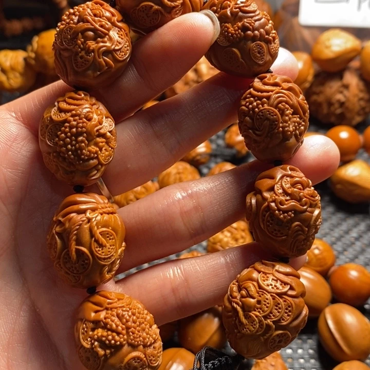 吊坠橄榄核钱袋金蟾