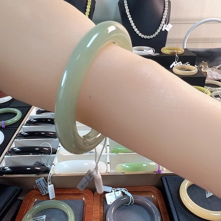 未镶嵌手镯和田玉