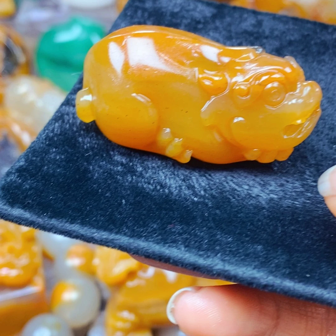 未镶嵌石英质玉（黄龙玉）吊坠(不含链)