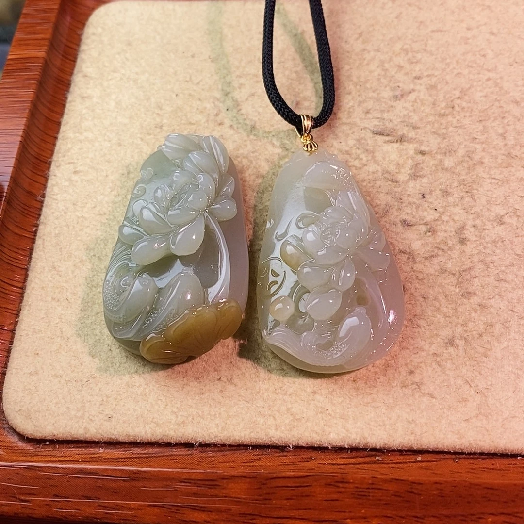 梅***子颈饰未镶嵌和田玉