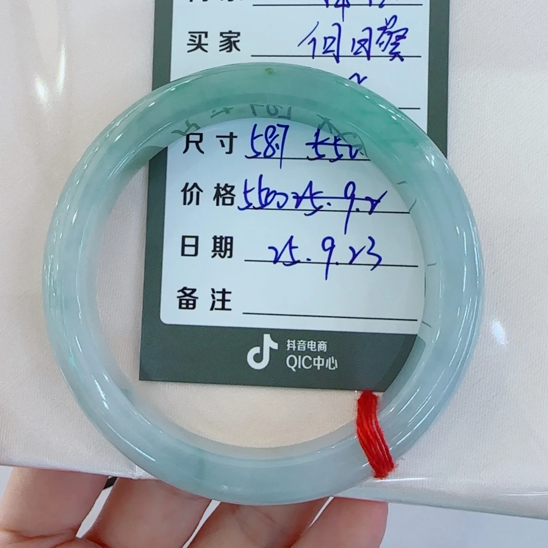 未镶嵌手镯翡翠向**?