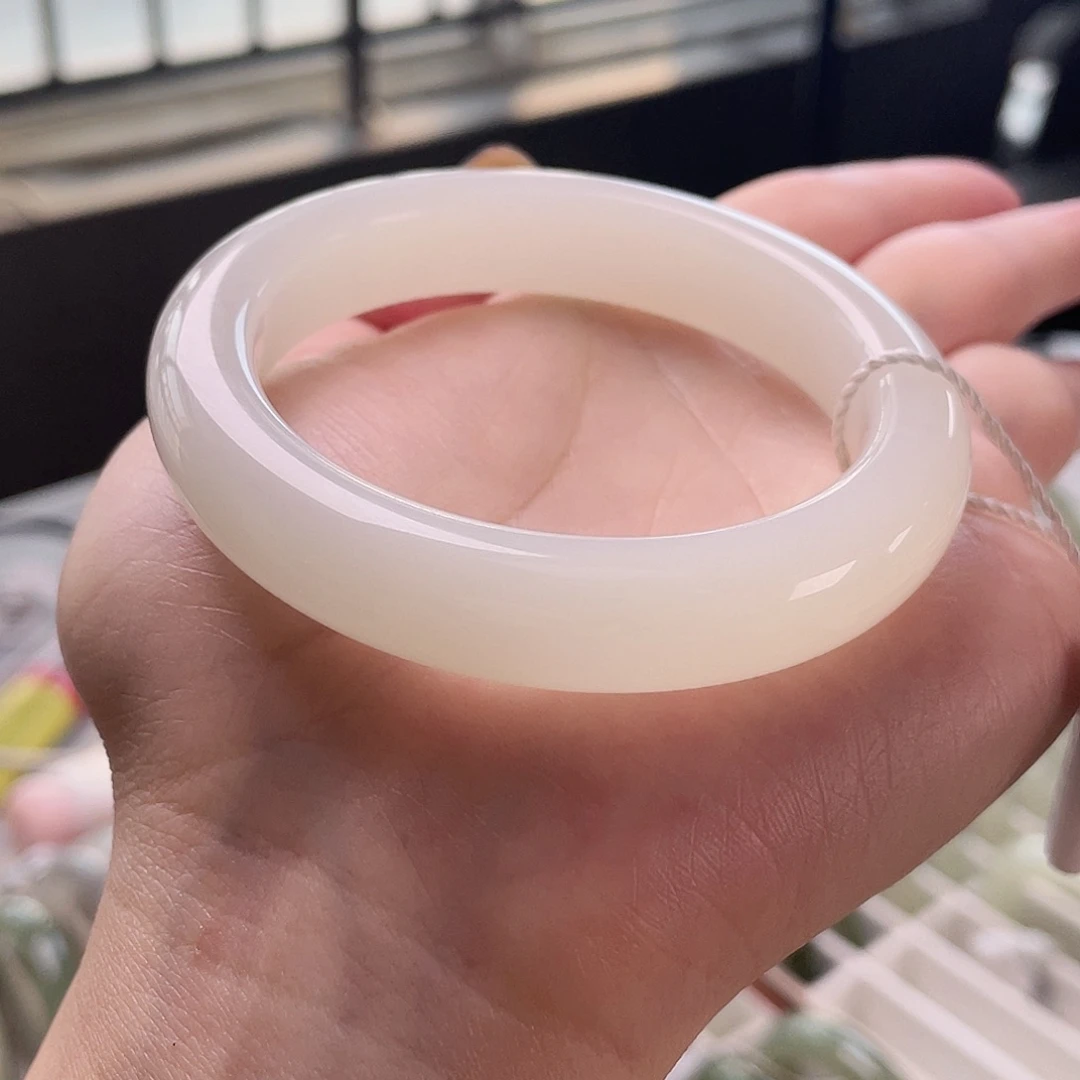 和田玉未镶嵌手镯油糯底荔枝白 冰胶在线无脏杂 主播推荐