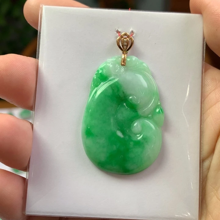 翡翠18K金镶嵌颈饰翡翠吊坠