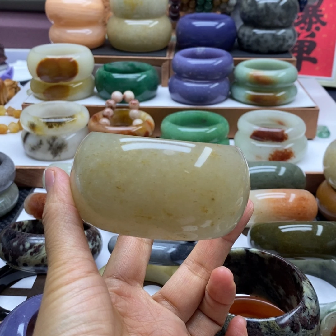 术***店未镶嵌手镯石英岩玉