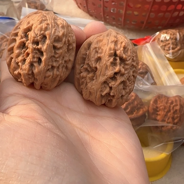 文玩核桃吊坠起****烦西北将军普33