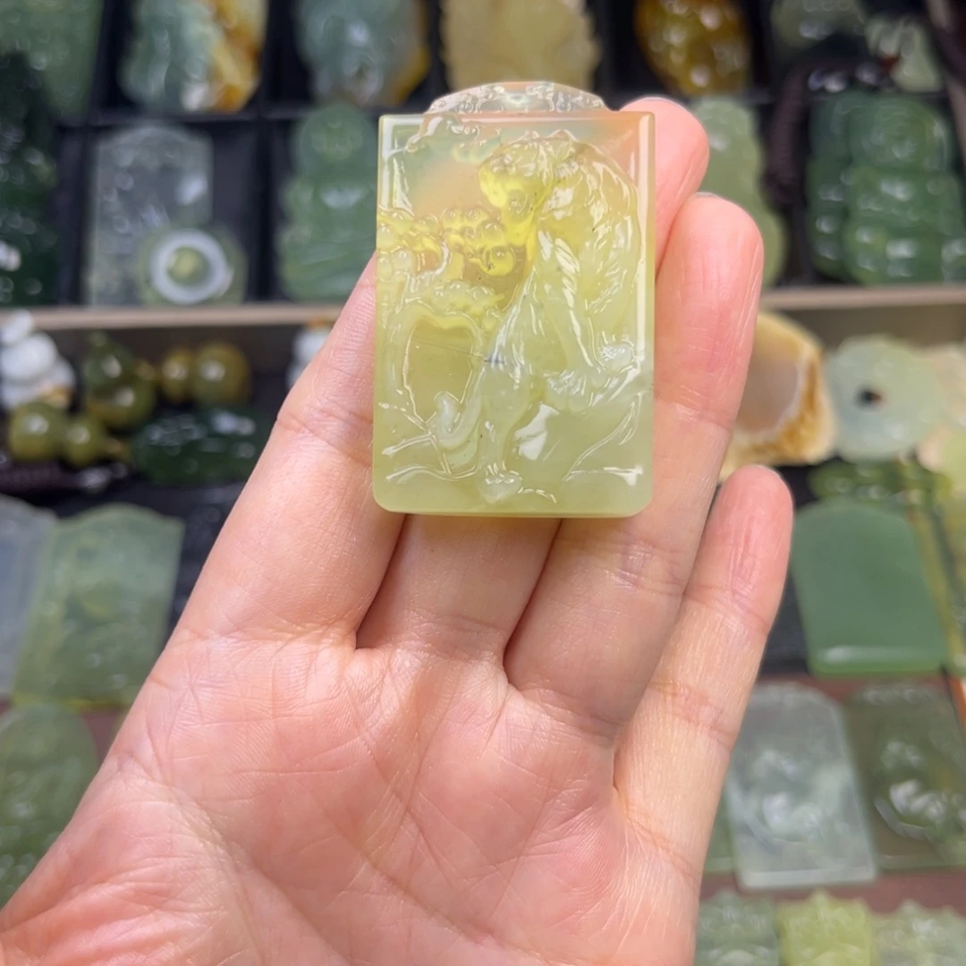 蛇纹石玉未镶嵌吊坠(赠链)