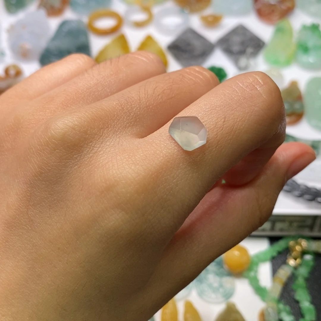 翡翠未镶嵌颈饰蛋面