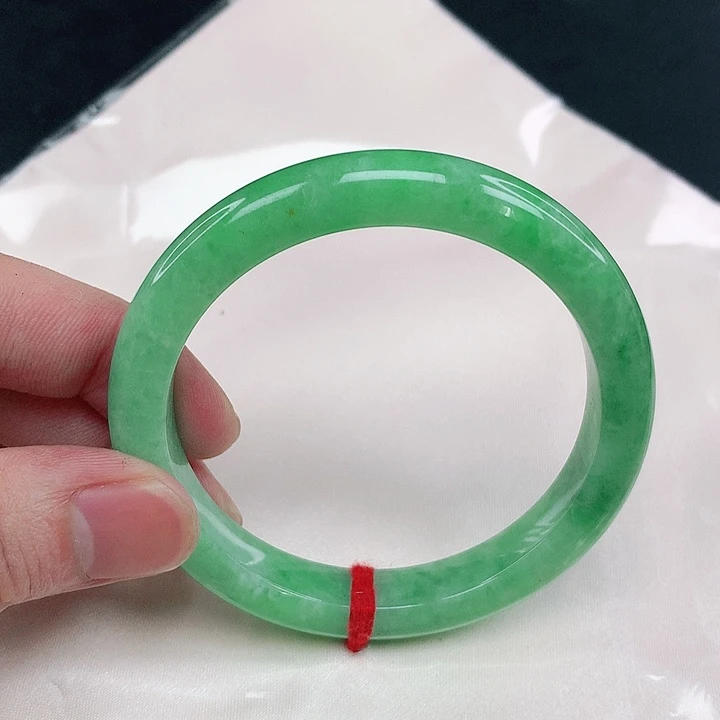 翡翠手镯未镶嵌圈55.5。1404