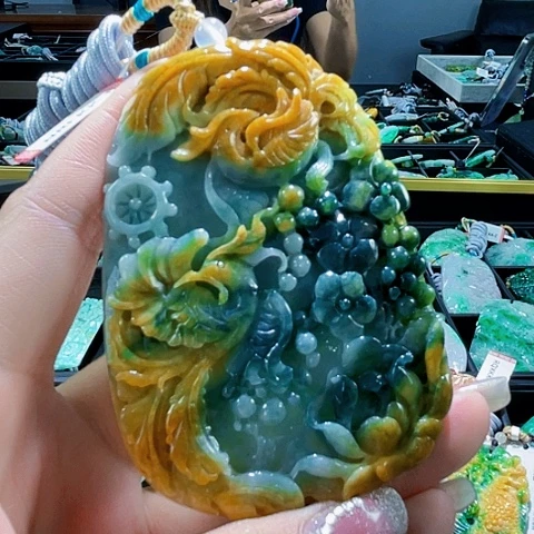 颈饰未镶嵌翡翠一个